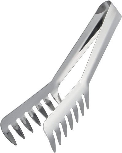 Stück pasta servieren - stück, tong