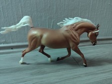 Breyer Pferd Modellpferd Traditional Weathergirl Sunny