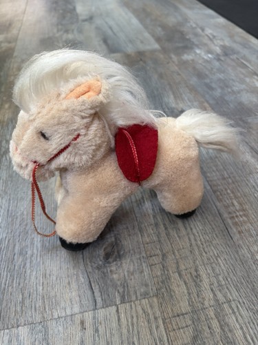 Russ pony mit zaumzeug pferd - russ,