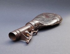 Pulverflasche 1850 Leder Jagdmotiv Vorderlader Powder Flask James  Dixon & Sons