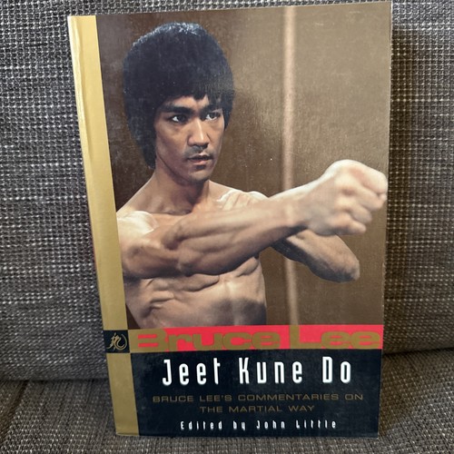 Bruce lee jeet kune book - bruce,