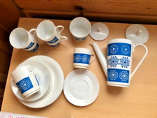 Puppenstube:  Puppengeschirr aus  Plaste ca. 70 Jahre alt