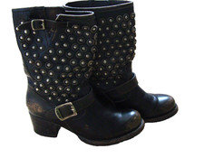 Frye Vera disc toller Bikerboot   KULT mit vielen Nietendetails  - Gr. 38