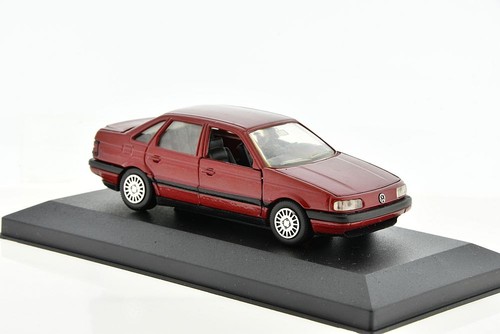 Volkswagen passat dark red - dark,