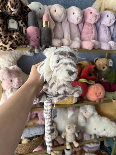 Jellycat small sacha snow - small,