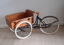altes Deko-Dreirad  mit