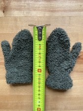 Grüne Fäustlinge für