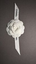 Chanel Blume Kamelie Blüte Weiß Mit Chanel Band In Weiß