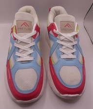 hübsche leichte Sneaker von