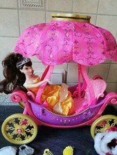 Barbie Ballonkutsche Musketiere mit einer Barbie und kleinem Zubehör. 