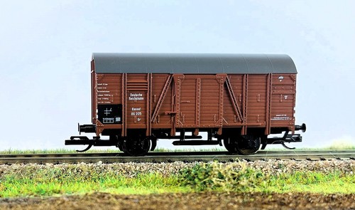 Gedeckter güterwagen gr - tt,