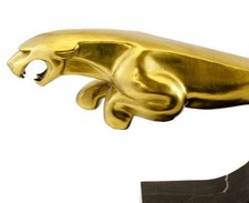 Jaguar - "Leaper" aus Bronze, Legendäre Kühlerfigur auf Marmor, Milo sign.