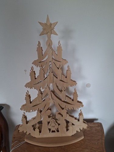 Tannenbaum beleuchtet aus - , dem