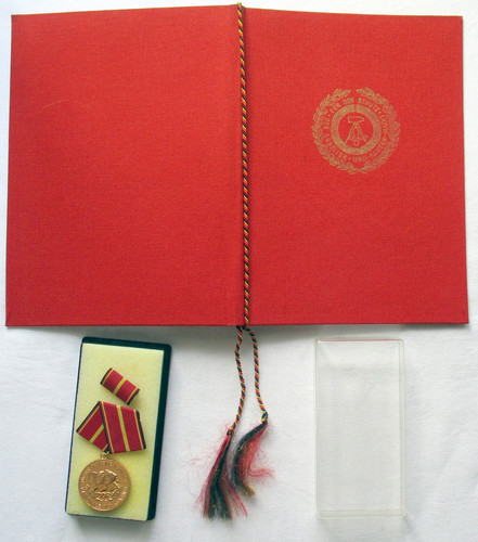 Ddr verdienstmedaille gold - in,