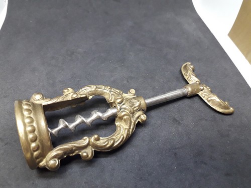 Alter korkenzieher aus metall - aus,