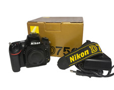 Nikon D750 Vollformatkamera mit ca. 133.000 Auslösungen im guten Zustand mit OVP