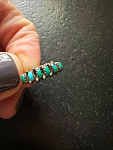 Silberfarbener ring mit - mit, 7
