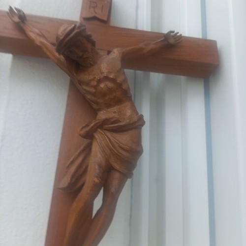 Holzkreuz mit jesus geschnitzt - mit,