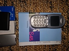 Bundle Handy Siemens S45 silber und Siemens S45i schwarz mit Zubehörpaket