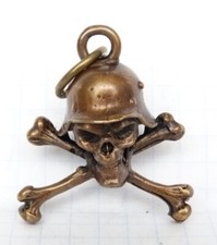 Anhänger Totenkopf Halsschmuck Memento Mori   Wehrmacht Helm  Messing