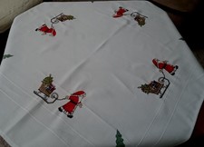 Bestickte Weihnachtsdecke Nikolaus mit Schlitten