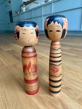 2 japanische Kokeshi-Puppen