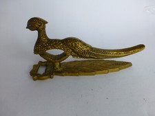 Pfau als Nußknacker