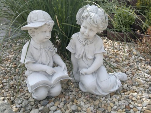 Gartenfiguren junge und - junge,