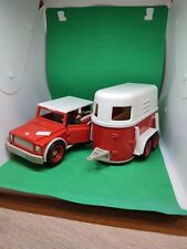 Schleich 72042 Sonderedition roter Jeep mit Pferde Anhänger und Fahrer Auto LKW