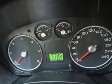 Das Auto ist in sehr gutem Zustand 1,5 Motor Diesel 90 PS Tüv Bis 2026.06