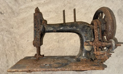 Nähmaschine alt antik rostig