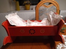 puppenwiege alt,Holz,rot gepunkt,mit Innenbett ,ca.25x20x15