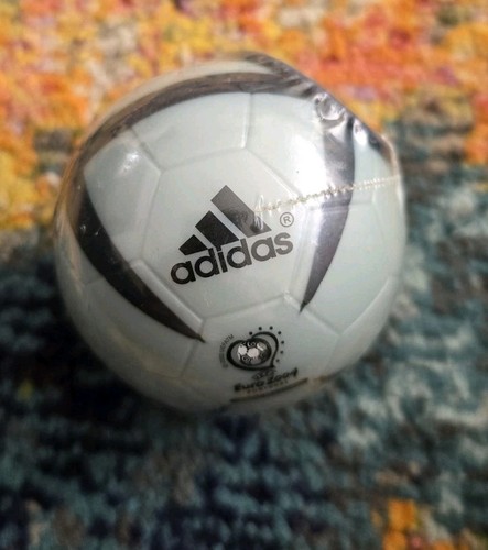 Euro2004 ball - euro2004, em