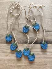Land -Art, 8 kleine Brombeeren, je2 Stück an einer Schnur 2,5 x 2 cm,Handarbeit