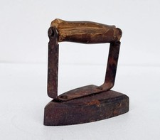 Antikes Gusseisen Kleidung