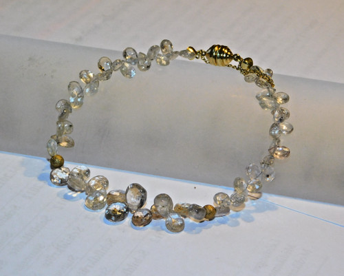 Funkelndes armband aus nude - aus,