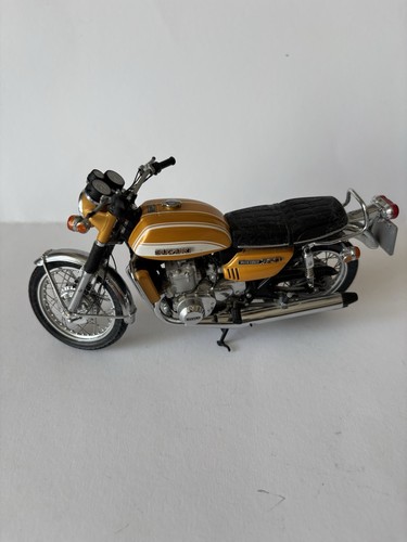 Suzuki 750 12 - 750, 1:12