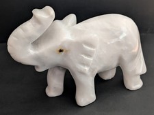 Elefantenfigur aus weißen