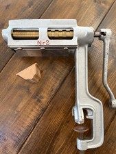 Emide Nr. 2 MJ Nudelmaschine mit verstellbaren Messing Walzen, Kurbel & Holzkeil