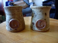 zwei Likör Keramik Gefäße