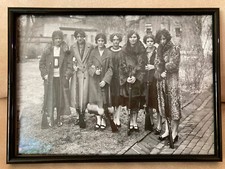 Eindrucksvolle KRIEGS FRAUEN WAFFEN Fotografie 29x21 Schwarz Weiß Gerahmt NEUw