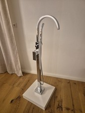 Steinberg Serie 135 Wannenarmatur, freistehend, schwenkbarer Auslauf, Ausladung