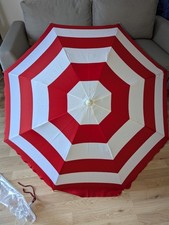 rot-weißer Balkon Sonnenschirm mit Klemmhalterung