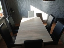 Esstisch mit 6 Stühlen, ausziehbar ,  1,60 auf 2,00 Meter. Stühle aus Kunstleder
