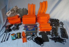 Elektr. Hot Wheels Autorennbahn mit 2 Autos Rennbahn viele Schienen