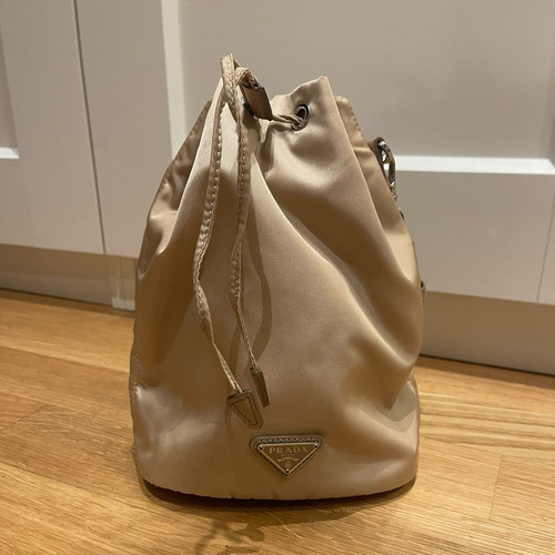 Prada nylon beuteltasche - prada,