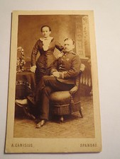 Spandau - Paar - Frau & Soldat in Uniform mit Orden - Kulisse / CDV