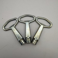 8 mm Dreieck Antrieb Schlüssel WC Tür Bus Reisebus elektrische Inspektionsplatte x3