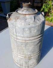 Antikes riesiges BP (British Petrol) 40 Liter Benzin Fass / Kanister aus Zink