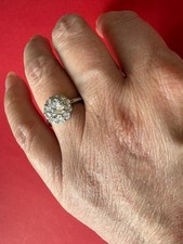 PRÄCHTIGER RING MIT